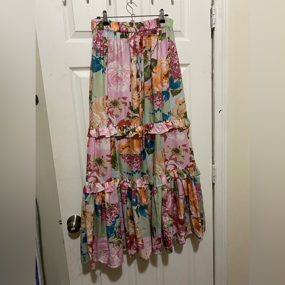 Floral skirt, size M, never used